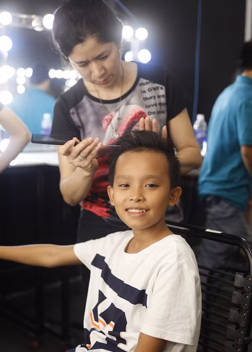 Gala 6 Vietnam Idol 2016 còn có sự tham gia của quán quân Vietnam Idol Kids 2016 - Hồ Văn Cường.