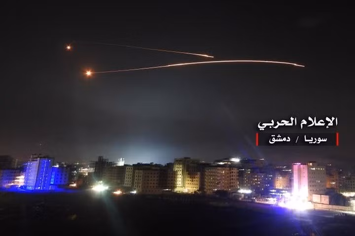 Phía Israel cũng cho biết dù có lợi thế bất ngờ nhưng các chiến cơ của nước này vẫn gặp phải hỏa lực dữ dội đến từ các khẩu đội phòng không của Syria khi tấn công vào các mục tiêu nằm trong lãnh thổ của quốc gia Trung Đông này. Trong đó có cả các tổ hợp Pantsir-S1.