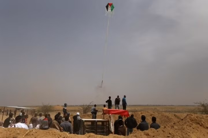 Từ hồi cuối tháng 4, người Palestine đã áp dụng chiêu thức diều lửa để đối phó với Israel.