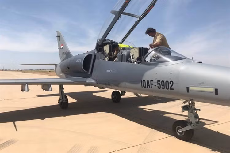 Được biết vào đầu năm 2015, Iraq đã đồng ý đặt mua 12 chiến đấu cơ L-159A biến thể một chỗ ngồi, 2 chiếc L-159T1 biến thế hai chỗ ngồi dành cho huấn luyện cùng với đó là ba khung gầm cơ sở và phụ tùng thay thế cho dòng chiến đấu cơ này. Lễ bàn giao máy bay có sự tham dự của Tư lệnh Không quân Iraq tướng Anwar Hamad Amen, Đại sứ Czech tại Iraq Jan Vycital, và đại diện của Bộ Quốc phòng Iraq. Nguồn ảnh: iqAirForce.