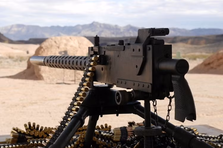 Browning M1919 là một loại súng máy đa chức năng sử dụng cỡ nòng 30 caliber (7.62x63mm) của Mỹ được nhiều nước sử dụng trong suốt thế kỷ 20. Sở dĩ M1919 trở thành mẫu súng thông dụng khắp thế giới vì nó có thể đóng nhiều vai trò khác nhau như là vũ khí của lính bộ binh, súng bắn chặn, súng bắn hỗ trợ và cả súng phòng không,... Nguồn ảnh: The Truth About Guns.