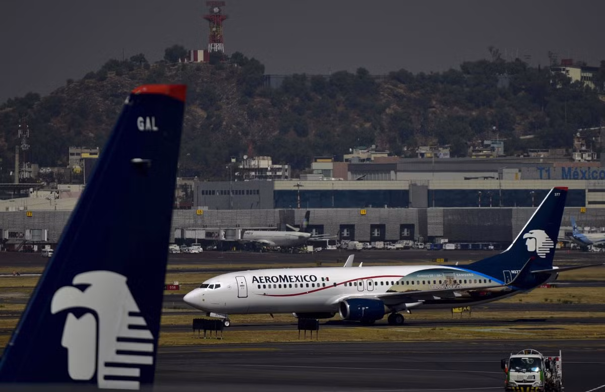 Mỹ: Ngày 11/1/2018, một chiếc máy bay của hãng hàng không Aeroméxico suýt hạ cánh xuống nhầm đường băng và va chạm với một máy bay dân dụng khác đang chuẩn bị cất cánh tại sân bay quốc tế San Francisco. Rất may, trạm kiểm soát không lưu đã phát hiện kịp thời. Đây là lần thứ ba trong vòng 6 tháng sân bay trên xảy ra sự việc tương tự. Ảnh: Getty.