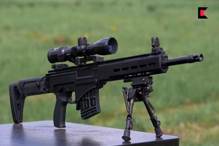 Súng trường SVCh sử dụng hộp tiếp đạn 10 viên (như súng trường SVD) hoặc 20 viên. Kalashnikov tuyên bố, độ chính xác của phiên bản này là khá cao: ở khoảng cách 100 mét, các viên đạn tạo thành vòng tròn với đường kính 3cm. Để so sánh với súng trường SVD, vòng tròn có đường kính 10cm. Nguồn ảnh: Kalashnikov