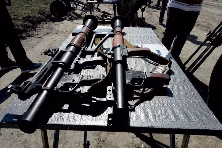 Cũng theo Sputnik, thời điểm Mỹ chuyển giao tên lửa Javelin cho Ukraine diễn ra đồng thời với sự kiện Tổng thống Poroshenko đình chỉ các hoạt động quân sự của ATO (lực lượng vũ trang Ukraine tham gia các hoạt động chống khủng bố ở miền đông nước này) ở Donbass và thay đổi danh tính của nó thành chiến dịch quân sự chung. Nguồn ảnh: 112.international.