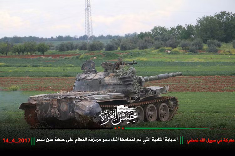 Hình ảnh chiếc T-62M bị phiến quân Jaysh al-Izza bắt sống tại miền Bắc Hama vào cuối năm 2017.