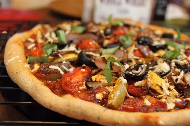Pomodoro (Hai Bà Trưng, quận 1): Đây là một trong số quán hiếm hoi được điểm cộng về pizza lẫn các món có nguồn gốc từ đất nước tháp nghiêng như pasta, spagetti... Ảnh: Pomodoro.