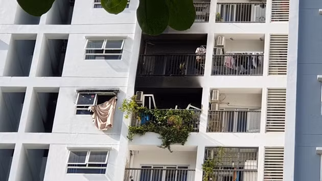  Cháy chung cư Carillon 5, hai người tử vong: Sáng 23/3, tại tầng 10 ở chung cư Carillon 5 trong hẻm đường Lũy Bán Bích (phường Hòa Thạnh, quận Tân Phú, TP HCM) xảy ra cháy. Cùng lúc đó chuông báo cháy reo vang khiến những người trong chung cư hốt hoảng tháo chạy ra ngoài bằng lối thoát hiểm. Bước đầu xác định, chị N.T.N.N (SN 1979) và N.T.N.M (SN 1995) được cho là rơi từ căn hộ này xuống đất, tử vong. 