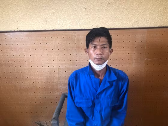  Dằn mặt người tình, gã đàn ông cắt đứt gân tay cháu bé 3 tuổi: Níu kéo người yêu bất thành, Trương Quang Cường (42 tuổi, trú TP Quảng Ngãi) đã cắt đứt gân tay bé Trần. T.A. (3 tuổi - cháu của người tình) để dằn mặt. Ngày 29/3, Công an huyện Nghĩa Hành cho biết đã khởi tố bị can và bắt tạm giam Cường. 