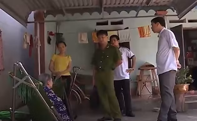 Mức độ nguy hiểm của hình thức này là các con bạc không cần bỏ tiền ra mà vẫn có thể thực hiện được hành vi đánh bạc với số tiền ứng trước. Bởi vậy đến khi thua bạc mà không có tiền thanh toán, đại lý sẽ dùng các biện pháp ép trả nợ như bắt giữ người trái pháp luật, buộc gán nhà cửa, tài sản hoặc thuê xã hội đen đến đòi nợ. 