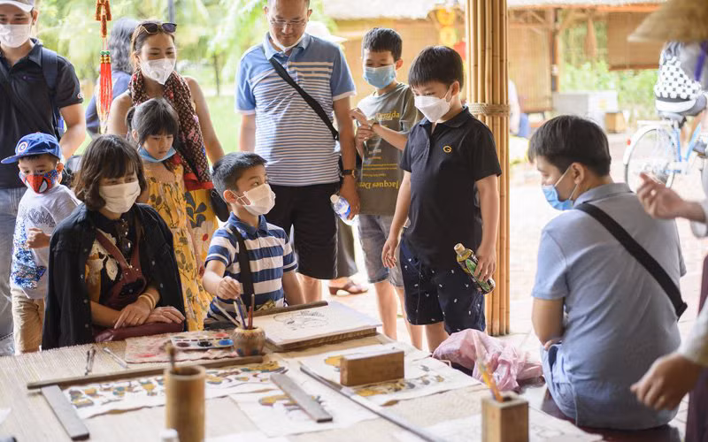 Đối với người tham gia khóa đào tạo nghề trên 3 tháng được hỗ trợ không quá 1,5 triệu đồng/tháng và thời gian hỗ trợ không quá 6 tháng. Lương công chức quản lý thị trường cao nhất gần 12 triệu đồng/tháng. Theo quy định tại Thông tư 02/2022/TT-BCT có hiệu lực từ ngày 1/4, quy định cụ thể việc xếp lương đối với các ngạch công chức quản lý thị trường như Ngạch Kiểm soát viên cao cấp thị trường, Ngạch Kiểm soát viên chính thị trường, Ngạch Kiểm soát viên thị trường và Ngạch Kiểm soát viên trung cấp thị trường. Cụ thể, với mức lương cơ sở 1,49 triệu đồng/tháng thì lương công chức quản lý thị trường sẽ dao động từ hơn 3,1 triệu đồng đến gần 12 triệu đồng/tháng.(Ảnh minh hoạ)