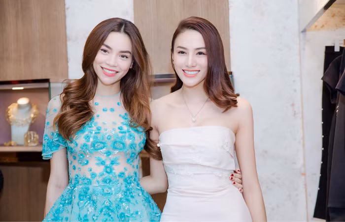 Người mẫu Lê Hà đã lên facebook đăng một status bênh vực Hồ Ngọc Hà, HLV của mình trong The Face Vietnam mùa đầu, trước việc lùm xùm với Minh Hằng rằng, Minh Hằng rơi nước mắt chỉ là màn “diễn sâu”. Hậu quả là cô người mẫu Lê Hà bị cư dân mạng “ném đá” tơi bời và cho rằng đang cố tình ăn theo scandal để nổi tiếng. (Ảnh: kênh 14)