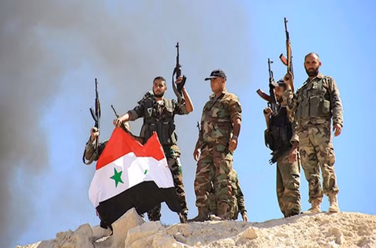 Còn tại Aleppo, hôm 16/4, lực lượng chính phủ Syria đã đánh phủ đầu nhóm phiến quân Nouralddeen al-Zinki ở phía tây thành phố Aleppo, qua đó tiêu diệt và làm bị thương nhiều tay súng khủng bố. Ảnh: FNA.