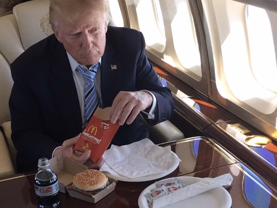 Hai trợ lý chiến dịch tranh cử của ông Trump cho biết “bữa ăn McDonald” của ông Trump thường có hai chiếc bánh mỳ kẹp Big Mac, hai bánh sandwich Filet-o-Fish.