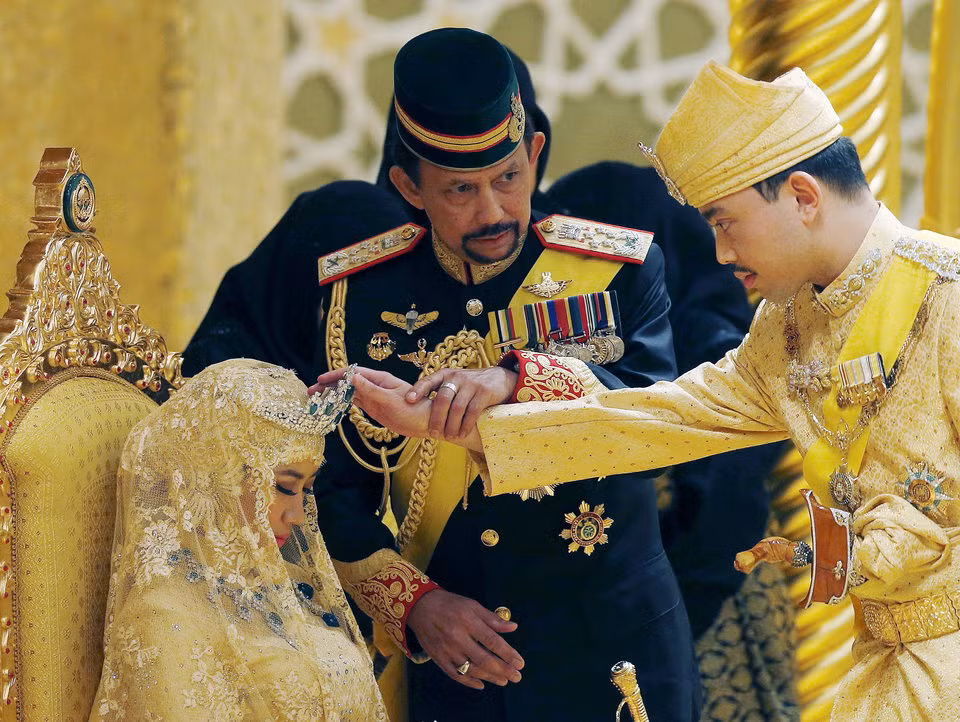 Đám cưới của Hoàng tử Brunei Abdul Malik và cô dâu Dayangku Raabi'atul 'Adawiyyah Pengiran Haji Bolkiah diễn ra tại Cung điện Nurul Iman ở Bandar Seri Begawan ngày 12/4/2015. Đám cưới của Hoàng tử Brunei Abdul Malik và cô dâu Dayangku Raabi'atul 'Adawiyyah Pengiran Haji Bolkiah diễn ra tại Cung điện Nurul Iman ở Bandar Seri Begawan ngày 12/4/2015.