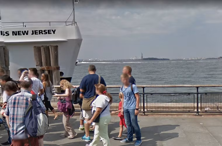 Bến cảng New York ngày nay tấp nập phà, tàu du lịch,...Và tượng Nữ thần Tự do vẫn là một điểm đến hút khách du lịch ở thành phố New York.