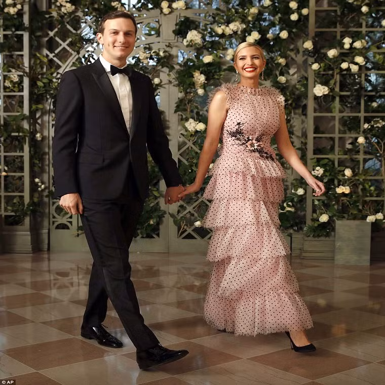 Ivanka, con gái của Tổng thống Trump, cùng chồng Jared Kushner tới dự quốc yến tối 24/4. Ảnh: AP.
