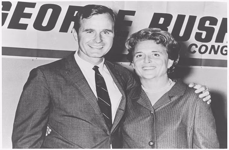 Ông George được bầu làm nghị sĩ bang Texas vào năm 1966 và bà Barbara đã chăm sóc các con trong khi chồng bận rộn với công việc vận động tranh cử.