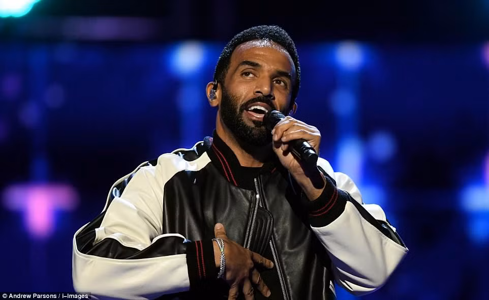 Ca sĩ Craig David biểu diễn trong buổi hòa nhạc chúc mừng sinh nhật lần thứ 92 của Nữ hoàng Elizabeth II.