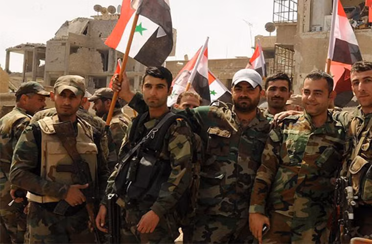 Nguồn tin cho hay, sau khi quét sạch các chiến binh IS ở Nam Deir Ezzor, Quân đội Syria và đồng minh có thể sẽ tăng quân ở đó để phá hủy hoàn toàn hang ổ của nhóm IS ở khu vực nằm giữa Đông Homs và Đông Nam Deir Ezzor. Ảnh: FNA. 