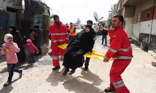 Những người dân Syria được sơ tán khỏi thị trấn Douma. Ảnh: SANA.