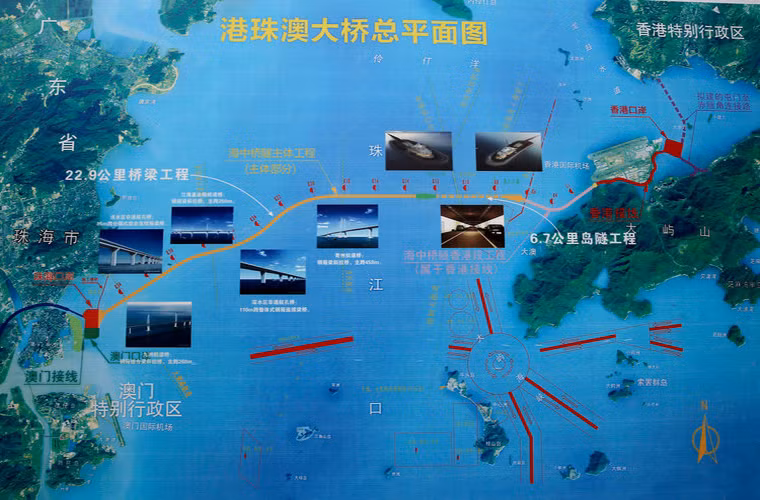 Dự án cầu Hong Kong - Chu Hải - Ma Cao, bao gồm một loạt cây cầu và đường hầm, có chiều dài 55 km được khởi công xây dựng từ năm 2009. Cây cầu được đưa vào sử dụng sẽ rút ngắn thời gian di chuyển giữa ba thành phố này.