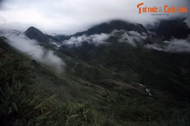 Truyền thuyết này kể về câu chuyện tình son sắt giữa một nàng tiên và chàng tiều phu tên Ô Quy Hồ. Hai người đã không thể đến được với nhau bởi lệnh nhà trời ngăn cấm...