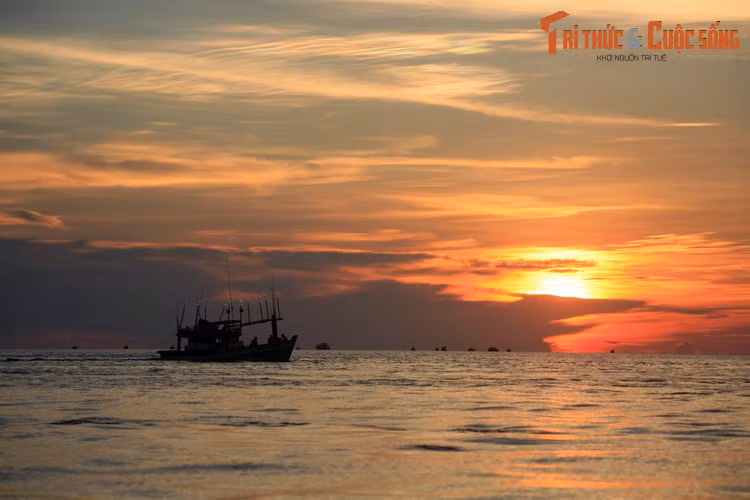 Cảnh biển lúc hoàng hôn ở quần đảo An Đới, phía Nam Phú Quốc.