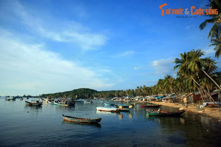 Trên đảo Hòn Thơm, điểm dân cư lớn nhất ở quần đảo An Thới, Phú Quốc.