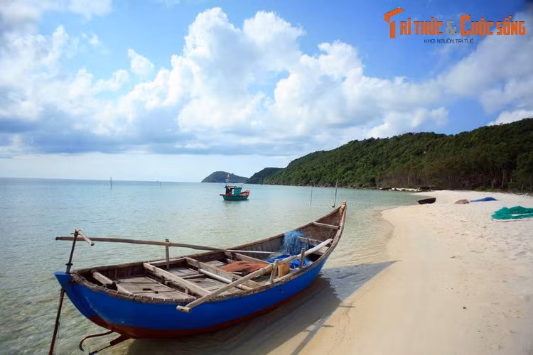 Nét thanh bình trên bãi Khem ở phía Đông Nam của Phú Quốc, hòn đảo lớn được mệnh danh là "Đảo Ngọc" ở ngoài khơi Kiên Giang.