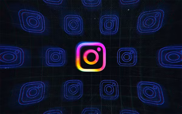 Tương tự như TikTok, Reels cho phép người dùng sáng tạo các video ngắn, dạng dọc, có kèm nhạc và bộ lọc hiệu ứng, chia sẻ với bạn bè hoặc người theo dõi. Mỗi video có độ dài giới hạn chỉ 15 giây.
