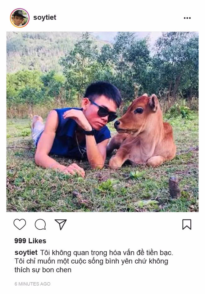 Năm 1994, Soytiet lâm vào cảnh mồ côi mẹ, ba anh đã dẫn anh và em gái rời làng, tha phương cầu thực. Theo Sô Y Tiết, ba anh là một người nghiện rượu, không có việc làm tử tế nên thường xuyên ép hai anh em phải đi ăn xin để có tiền (đã mất vào năm 2009 do ung thư phổi)