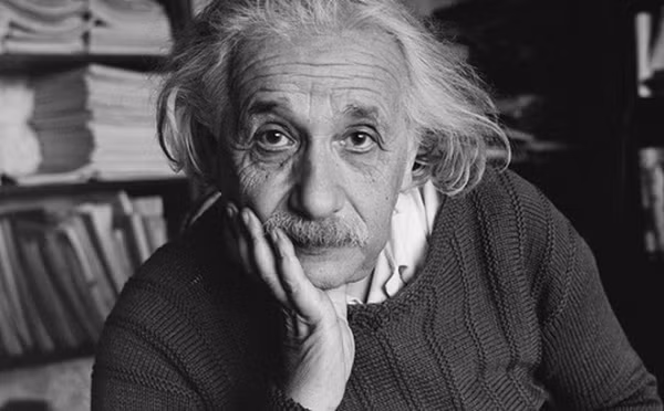 Nhờ mẹ của mình, Einstein đã chấp nhận và có thói quen chơi violin từ khi còn trẻ. Không có cách nào giúp não nghỉ ngơi tốt hơn việc thay đổi một hoạt động quen thuộc.