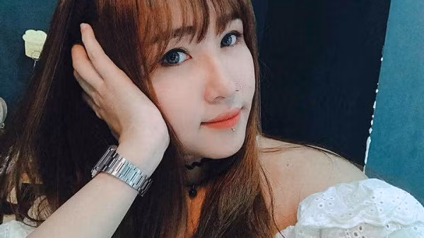 Sau khi sinh bé đầu lòng, nữ streamer đã có sự thay đổi về ngoại hình tuy nhiên các fan lại mong chờ sự xuất hiện ngoạn mục của bà mẹ bỉm sữa này.