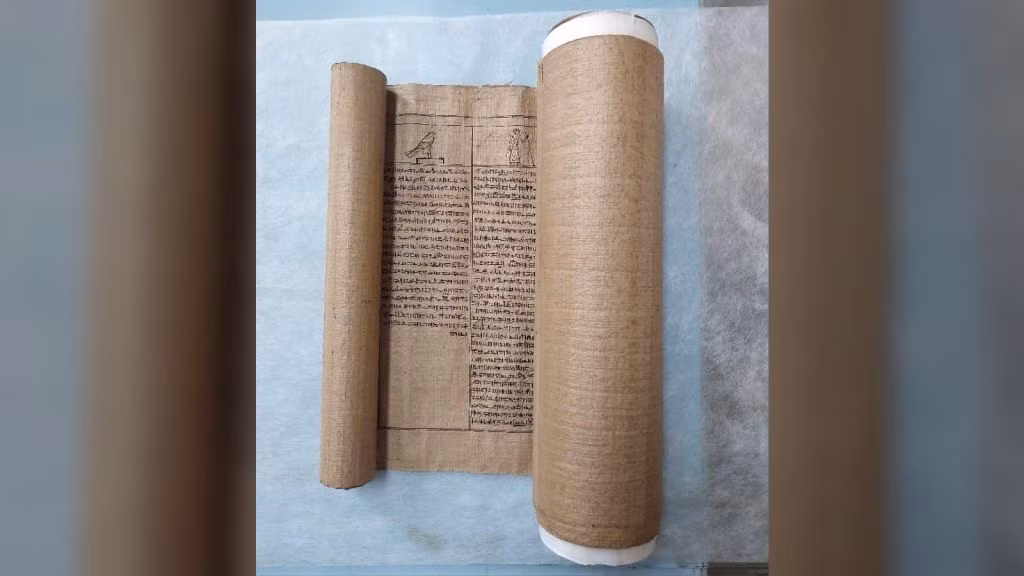 Những ảnh chụp cuộn giấy cói Tử thư (hay còn gọi Quyển sách của cái chết) dài gần 16m mới được Bộ Du lịch và Cổ vật Ai Cập công bố thu hút sự quan tâm của công chúng.