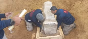 Theo Cơ quan cổ vật Dải Gaza, các công nhân xây dựng trong một dự án nhà ở do Ai Cập tài trợ phát hiện nghĩa địa cổ xưa trên vào năm 2022. Hiện địa điểm khảo cổ này do một nhóm chuyên gia Pháp giám sát.