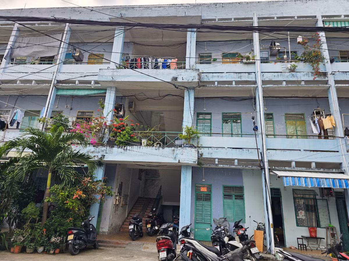Phương án thứ 2 là mua chung cư, nhà ở xã hội vốn ngân sách mà thành phố đang triển khai.