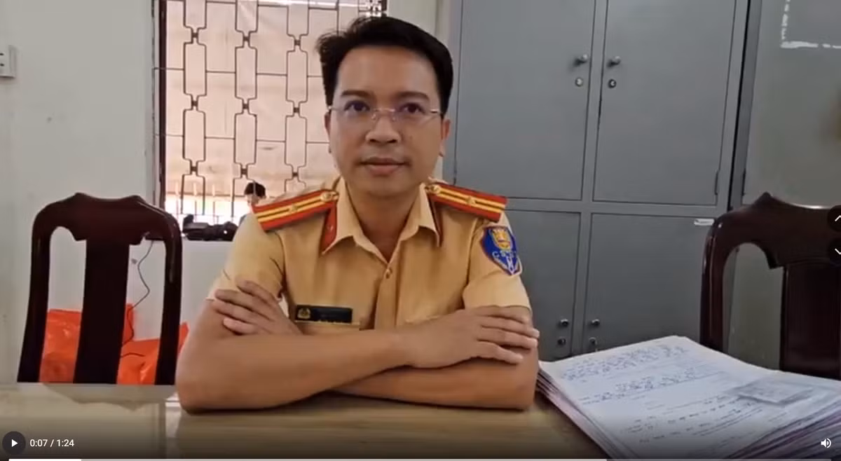 Trước thông tin trên, phóng viên đã liên hệ với ông Hồ Văn Thành, đội trưởng Đội CSGT thị xã Điện Bàn và được cho biết, cơ quan chức năng sẽ xác minh và xử phạt theo đúng quy định của pháp luật. Thời gian sắp tới sẽ tăng cường tuần tra, kiểm soát đồng thời mời các chủ doanh nghiệp lên để ký cam kết. Việc này đội CSGT Điện Bàn cũng làm thường xuyên. Bên cạnh đó, xử lý nghiêm đối với các trường hợp quá tải trọng, quá khổ.