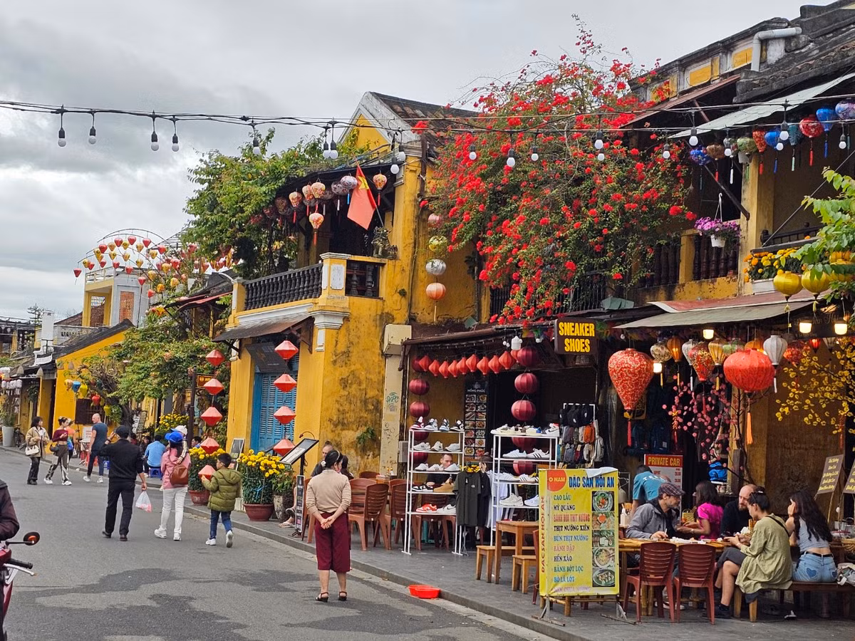 Những con phố lung linh sắc màu.