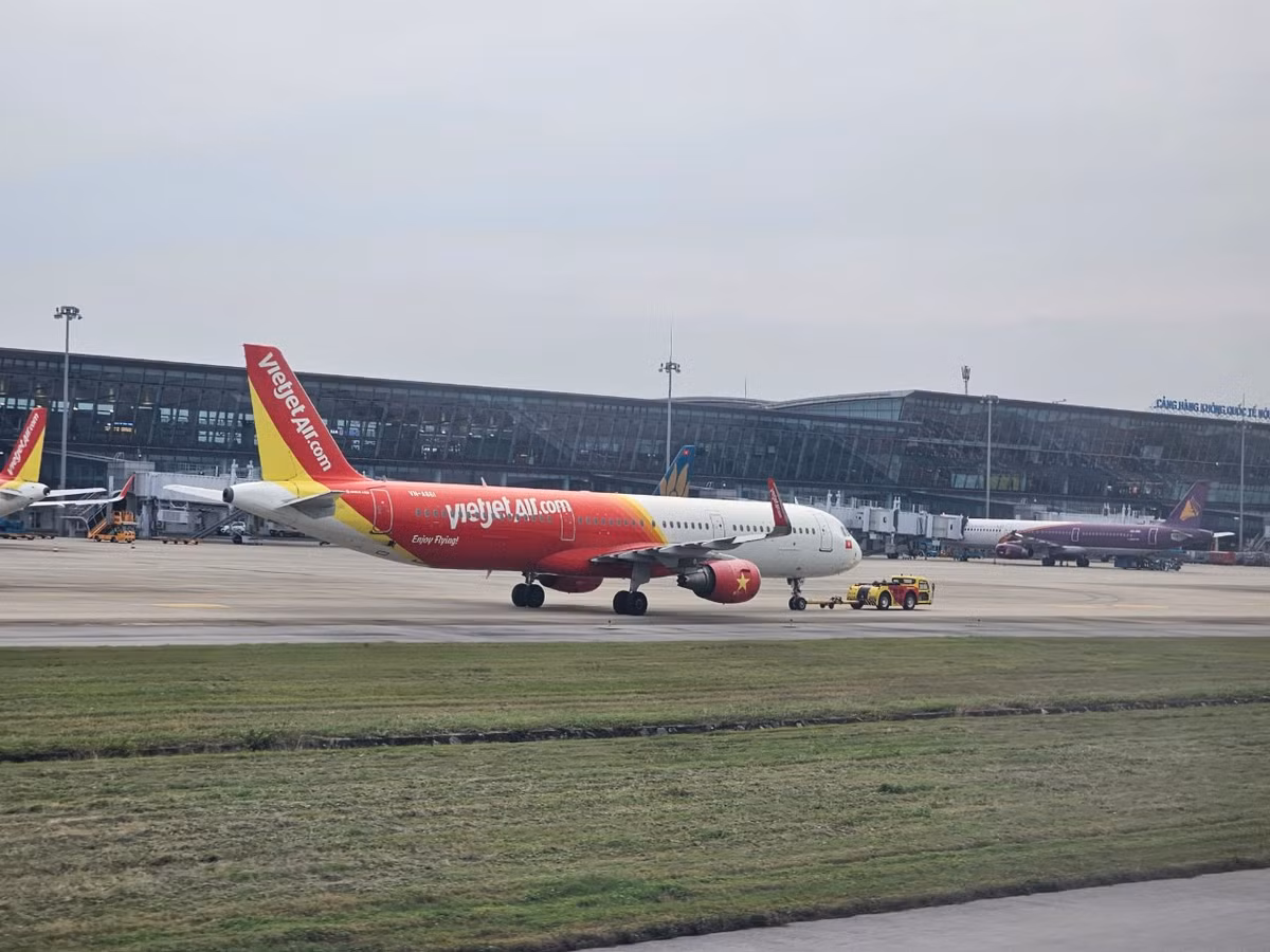 Nhân viên phòng vé Vietjet cho biết, phải qua mùng 10 tháng Giêng, tình hình vé máy bay các chặng mới đỡ căng thẳng.