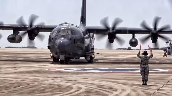 Để tăng cường tầm hoạt động, máy bay AC-130J cũng được thiết kế để có thể được tiếp nhiên liệu trên không. Các thiết bị điện tử tinh vi trên AC-130J có thể kể đến một số như thiết bị cảnh báo radar AN/ALR-56M, hệ thống cảnh báo đang bị tên lửa khóa AN/AAR-47 (V) 2, hệ thống phóng mồi nhiễu AN/ALE-47. Không quân Mỹ đã phát triển và lắp đặt hệ thống Bộ vũ khí chính xác (PSP) cho AC-130J.