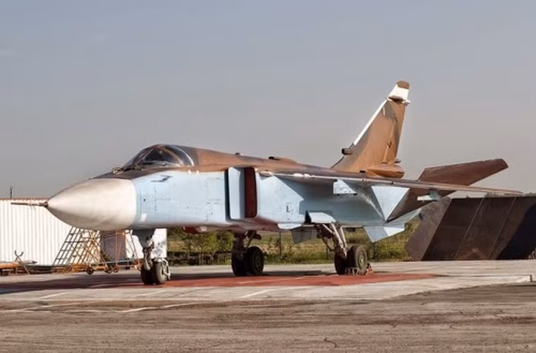 Trong các hoạt động quân sự, máy bay của không quân Syria tham chiến ở vai trò tấn công mặt đất chủ yếu là cường kích Su-22 và máy bay huấn luyện - chiến đấu L-39, Su-24 gần như vắng bóng hoàn toàn.