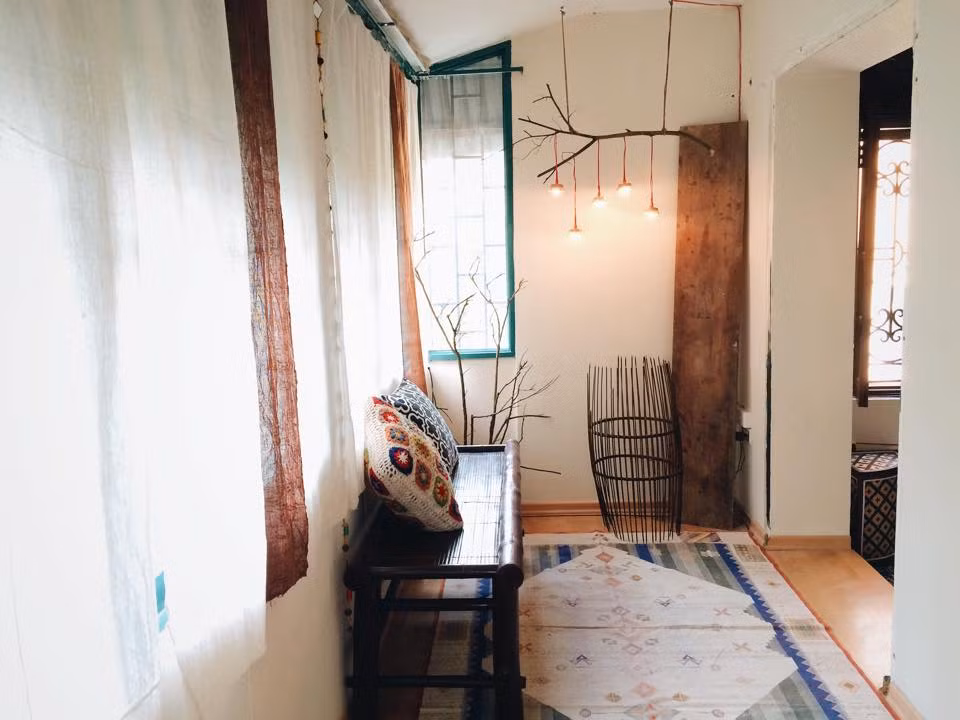 Đến khu nhà Le Bleu Tông Đản gần Hồ Gươm, các bạn có thể dễ dàng đi bộ thăm thú khu phố cổ Hà Nội.