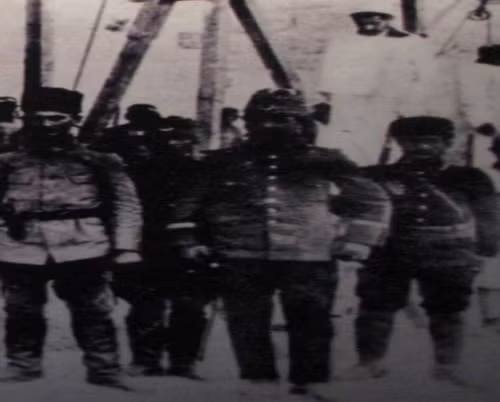 Một số bác sĩ Armenia bị treo cổ tại Quảng trường Aleppo năm 1916.