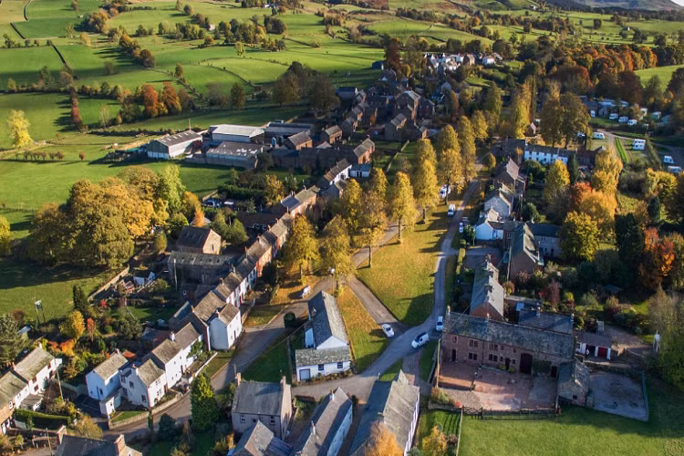 Mùa thu nắng vàng bao trùm cảnh vật ở Dufton, Cumbria, Anh.