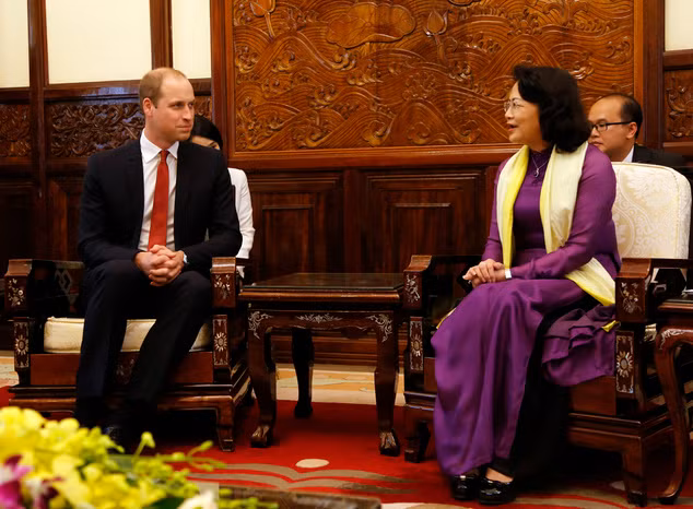 Hoàng tử William (trái) cũng đã có cuộc gặp với Phó Chủ tịch nước Đặng Thị Ngọc Thịnh tại Hà Nội hôm 16/11. Ảnh: AP/Tran Van Minh.