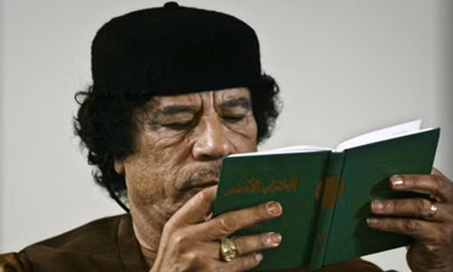 Ông Gaddafi đã viết một cuốn sách mang tên “Green Book”.
