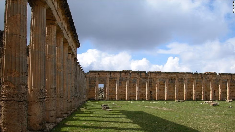 Thành phố Cyrene ở Lybia được thành lập vào năm 630 trước Công nguyên. Thành phố cũng đã bị tàn phá trong cuộc nội chiến Libya.
