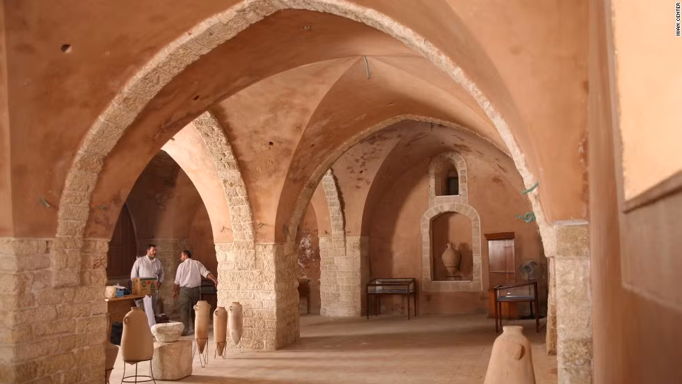 Nhà thờ Hồi giáo Al-Omari ở Dải Gaza được xây dựng trong kỷ nguyên Mamluk cũng đã bị hư hại trong những cuộc giao tranh gần đây.