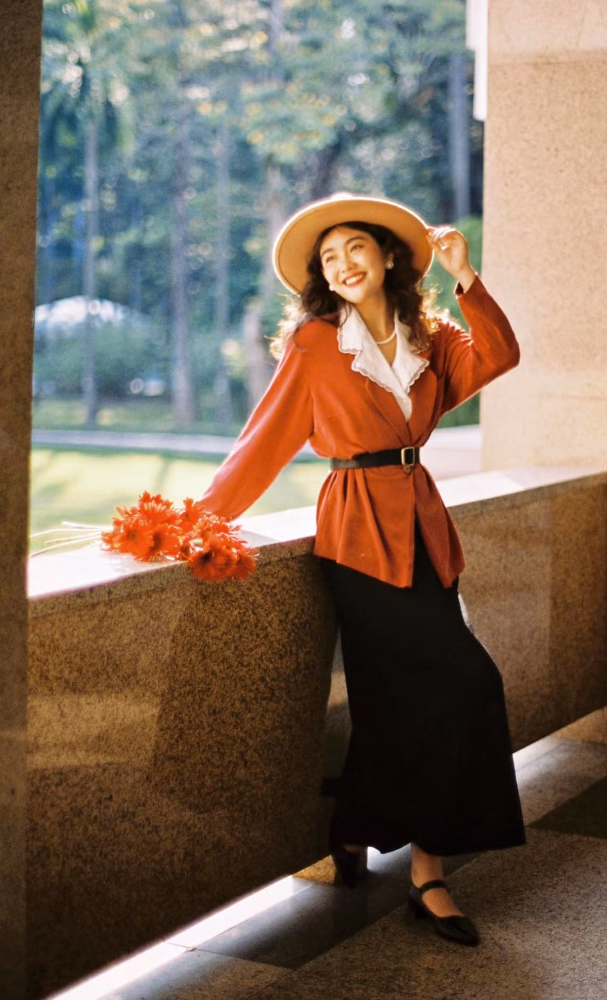 Ngoài Mai Linh, Bách Liên cũng là gương mặt ghi dấu ấn giữa dòng chảy thời trang retro.