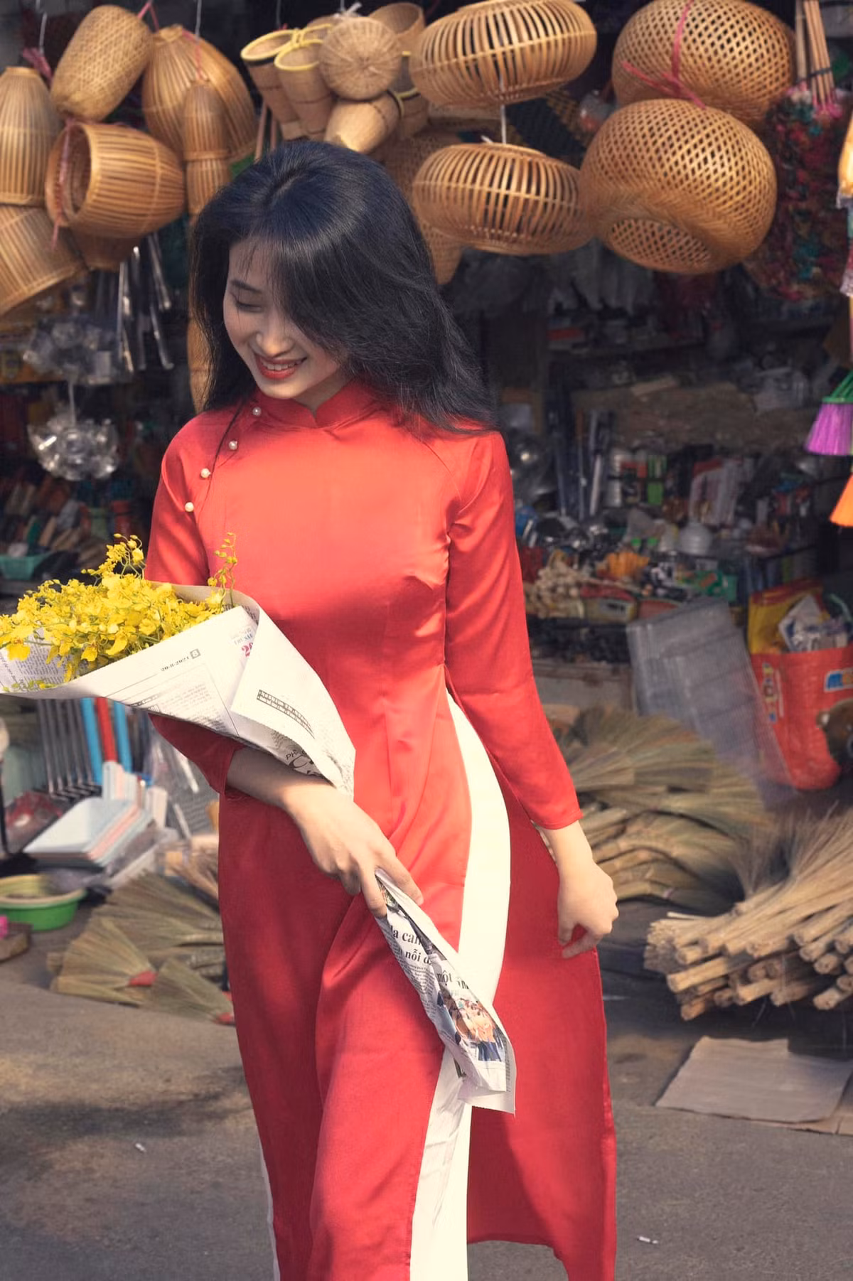 Mailiingg tên thật là Dương Mai Linh, sinh năm 2002 là hot girl thường xuyên xuất hiện trên các diễn đàn từ Tik Tok đến Facebook. Lý do khiến cô nổi tiếng chính là nhờ phong cách "thời ông bà anh" mà cô nàng theo đuổi bấy lâu.